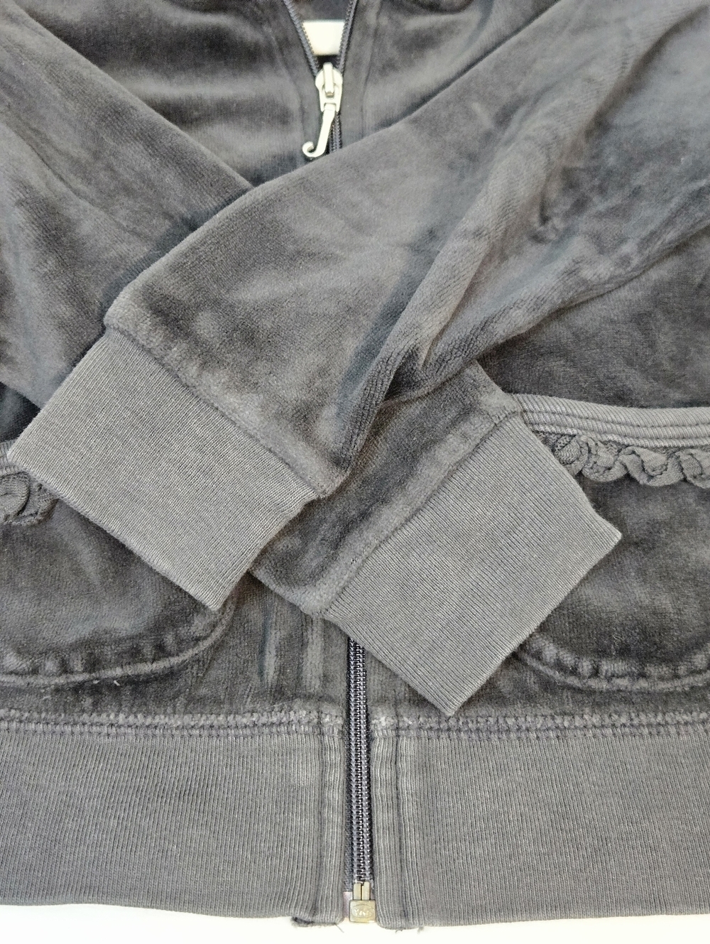 Juicy Couture Charcoal/Black Velour Zip Hoodie, Size 4 ~ EUC - Picture 4 of 7